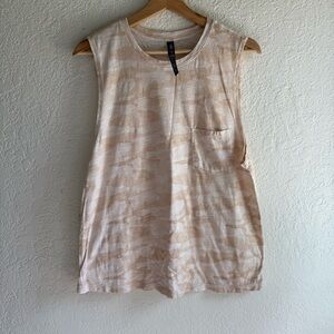 Vuori Tan Camo Sleeveless Muscle Tee Relaxed Fit Women’s Size Large